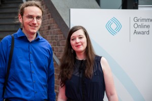 Karolin Schwarz und Lutz Helm von der "Hoaxmap" bei der Preisverleihung zum Grimme Online Award 2016. Foto: Grimme-Institut/Arkadiusz Goniwiecha