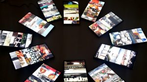 Fotos aus Hasan Elahis Leben auf zwölf Monitoren in der Ausstellung "No Secrets!"; Foto: Vera Lisakowski