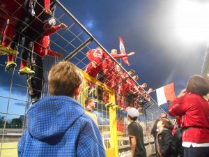 Auf der Suche nach dem neuen Lieblingsfußballverein. Foto: Wochenendrebell