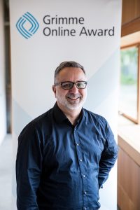 André Pätzold von "Es war nicht immer der Osten" bei der Bekanntgabe der Nominierungen zum Grimme Online Award; Foto: Grimme-Institut / Arkadiusz Goniwiecha