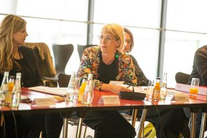 Anna Bilger (studiodrei) stellt den Podcast “Abgespaced – Der Weltraum von A bis Z” vor.