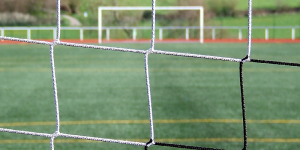 Fußballfeld in einer Kleinstadt; Bild: Michael Schnell