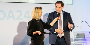 Anja Backhaus im Gespräch mit Nathanael Liminski; Foto: Mareen Meyer / Grimme-Institut