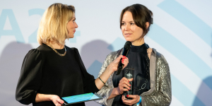 Anja Backhaus im Gespräch mit Rebecca Ciesielski; Foto: Mareen Meyer / Grimme-Institut