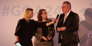 Anja Backhaus im Gespräch mit Alina Bothe und Bodo Klimpel; Bild: Michael Schnell / Grimme-Institut