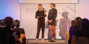 Anja Backhaus im Gespräch mit Marie Lina Smyrek; Bild: Michael Schnell / Grimme-Institut